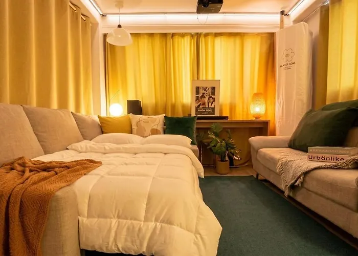 Atelier Cinema Concept 2 Stops To Hongdae Apartment
